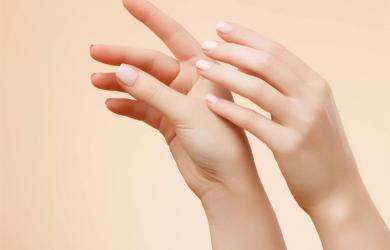 Làm gì để da tay không nhăn nheo?