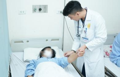 Can thiệp hẹp cầu nối AVF 'cứu cánh' cho người bệnh suy thận
